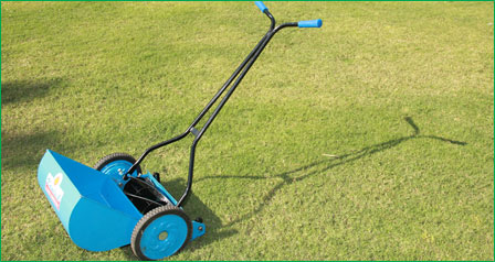 Wheel type manual lawn mower